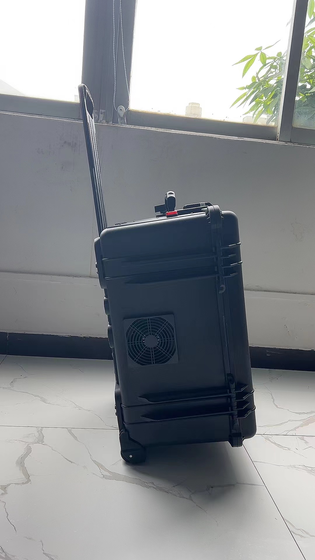 方城手拉箱型移动通信干扰器